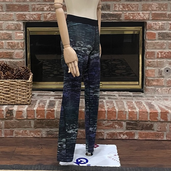 Nike abstract Dri-Fit black and blue leggings / M / Excellent condition - Picture 7 of 15